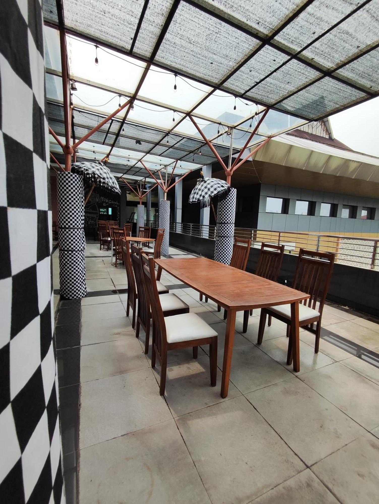 แคปิตัล โอ 1571 Utc โฮเต็ล เซอมารัง Hotel ภายนอก รูปภาพ